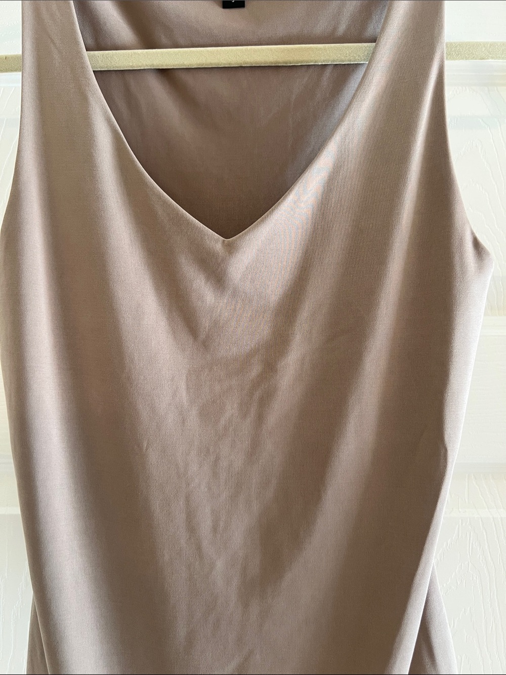 Express Women's Taupe Scoop V-Neck Sleeveless Bodysuit, Small - Picture 3 of 8